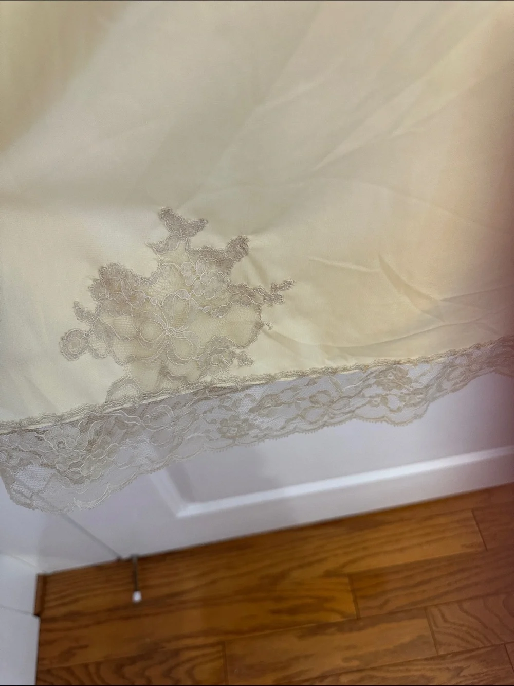 Vtg  50s/60s Artemis Creamy Yellow Full Nylon Slip with Tan Lace Trim Details - Picture 4 of 8